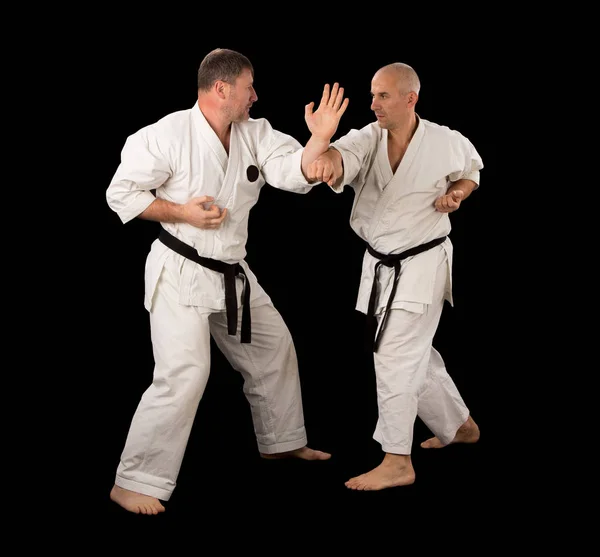 Twee karate vechters. Opleiding strijd. — Stockfoto