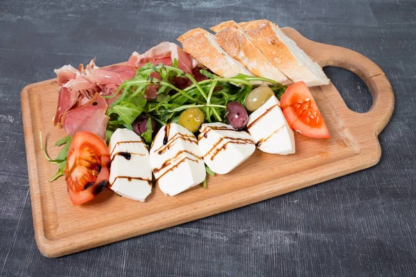 Lezzetli başlangıç tabağı.