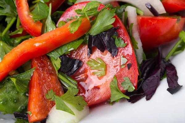 Frischer Gemüsesalat. — Stockfoto