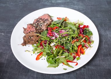 Izgara Tay biftek salata.