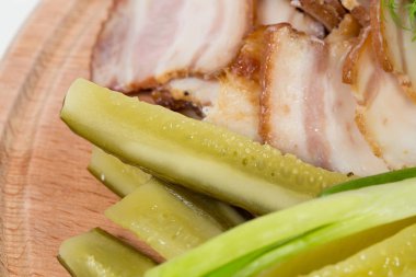 Turşu ile çeşitli domuz yağı.