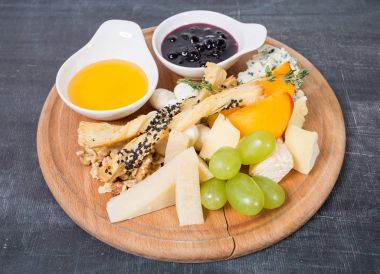 Bal ile Peynir tabağı.