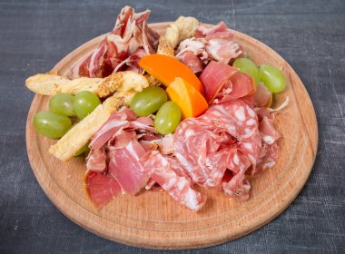 Karışık İtalyan kurutulmuş et tabağı.