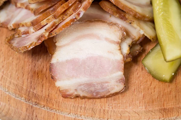 Turşu ile çeşitli domuz yağı.