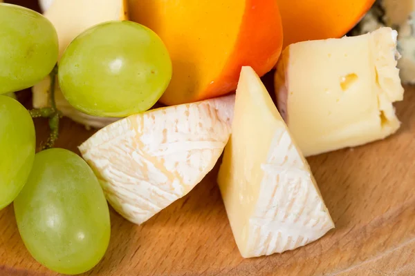 Cheese platter closeup. — Stock Photo, Image