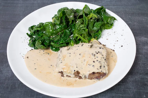 Mantar soslu ızgara domuz filetosu.