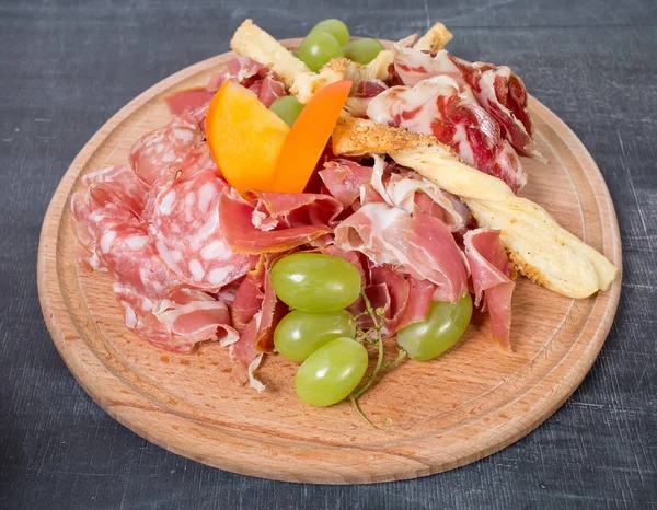 Mixed italian dried meats platter. — Stock Photo, Image