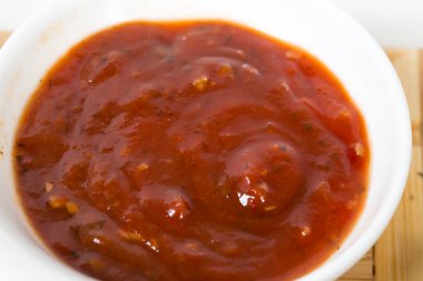 kırmızı sıcak domates sosu.