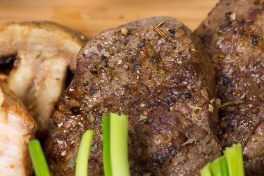 Karışık ızgara etler tabağı.