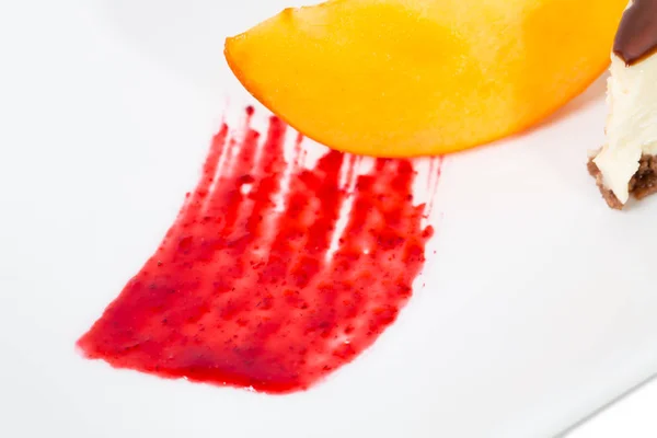 Красный джем и манго крупным планом . — стоковое фото
