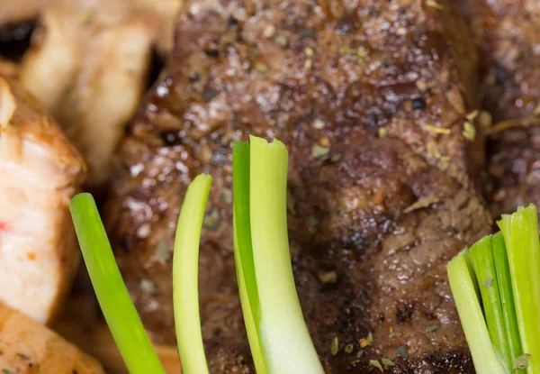 Karışık ızgara etler tabağı.