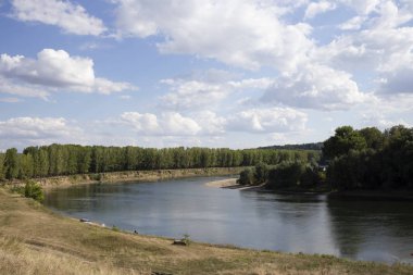Kavak Nehri üzerinde.