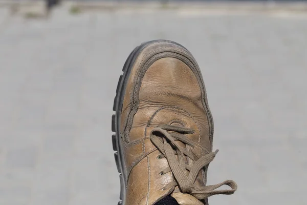 जुन्या शूजचे पाय . — स्टॉक फोटो, इमेज