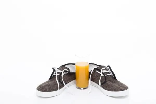 Juice and sneakers. — Stock Photo, Image