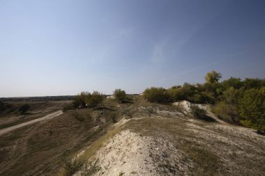 Kalker ocağı terk edilmiş.