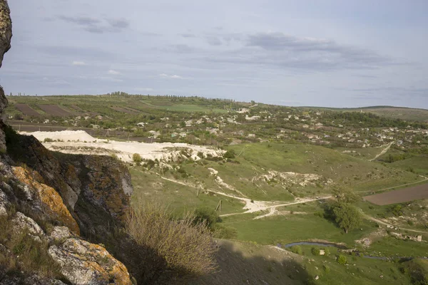 Bir taş ocağı ana adlı bir köy görüntülemek.