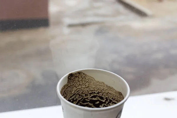 Сухой кофе в стакане — стоковое фото
