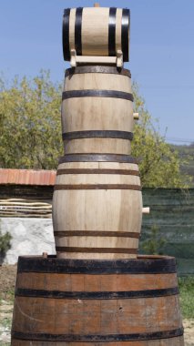 Ahşap büyük varil.