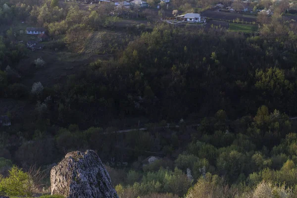 Krajina v paprscích zapadajícího slunce. — Stock fotografie