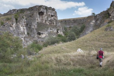 doğa fotoğrafçısı ile dijital fotoğraf makinesi.