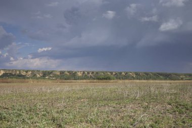 Terk edilmiş bir alanıyla manzara.