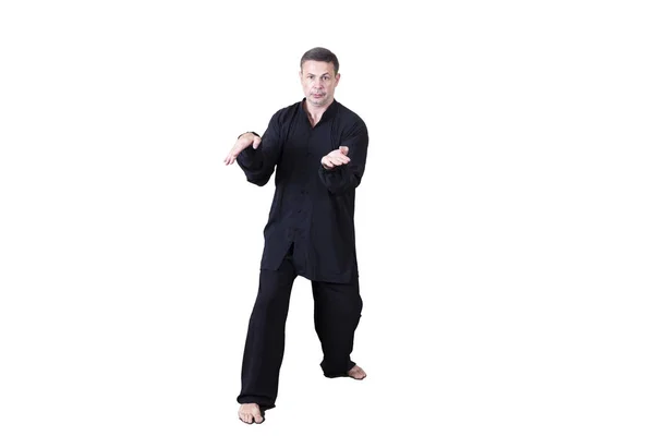 Atlet dewasa melakukan latihan goju-ryu formal . — Stok Foto
