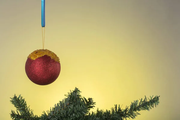 Cartão de Ano Novo com brinquedos de Natal e ramo de abeto . — Fotografia de Stock