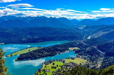 Walchensee 'de. Alp dağlarıyla. Bavyera, Almanya
