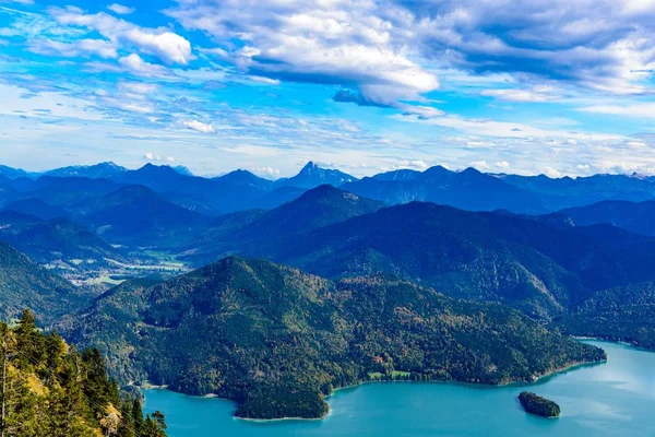 Walchensee 。 与阿尔卑斯山。 德国巴伐利亚 — 图库照片