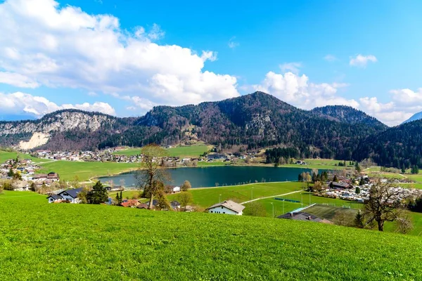 湖Thierseeの美しい景色 アルプスの山々 オーストリア チロル クフシュタインの近くのチロル ドイツ バイエルン州との国境 — ストック写真