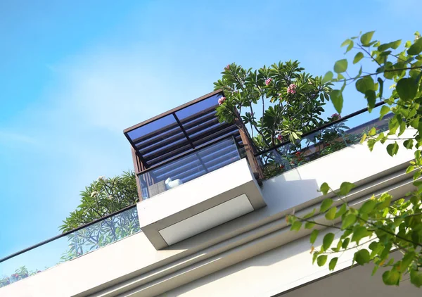 Moderne Appartements mit Balkon — Stockfoto
