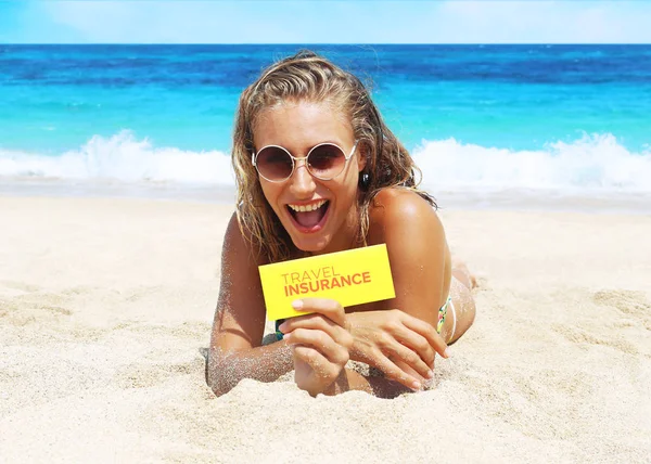 Mujer en la playa — Foto de Stock