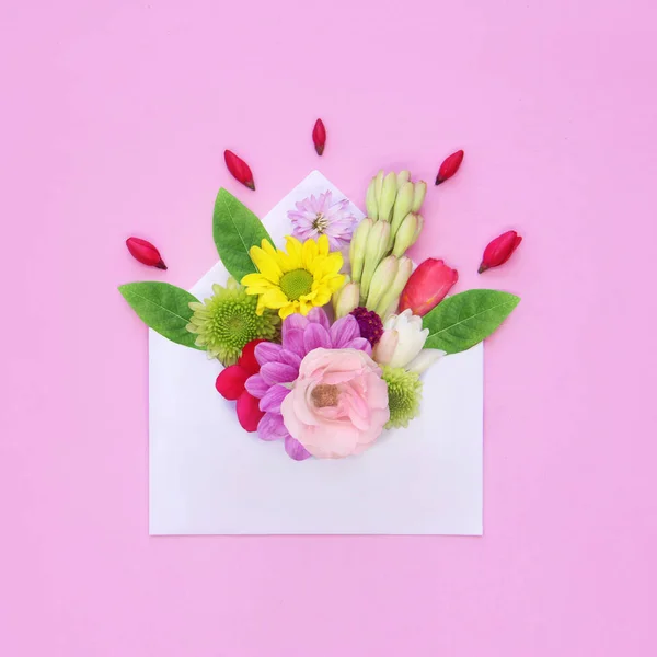Busta piena di fiori vari — Foto Stock