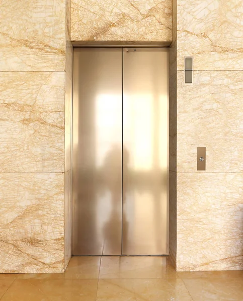 Modern elevator in a commercial building — Stock Photo, Image