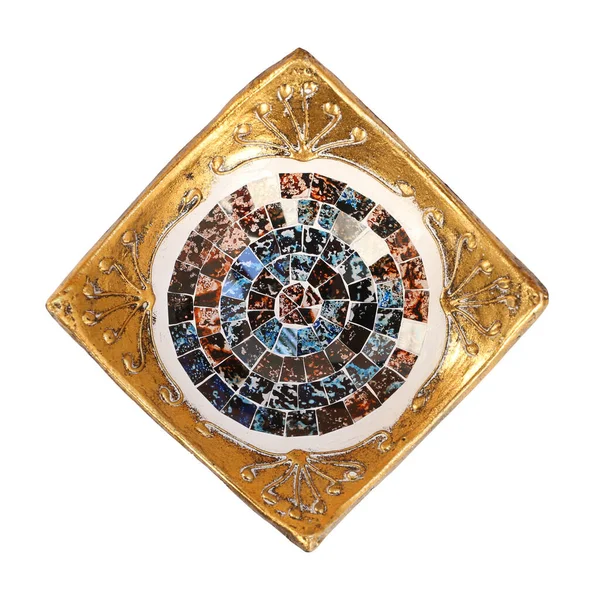 Keramik-Mosaikplatte isoliert auf weißem Hintergrund. Flach gelegt. Details des modernen Boho-skandinavischen und Bohemien-Stils, Öko-Design-Interieur — Stockfoto