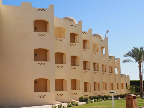 Amarillo Asiático Edificio Azul Cielo Fondo — Foto de Stock