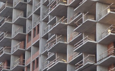 Tuğladan çok katlı tek katlı beton iskelet inşaatı