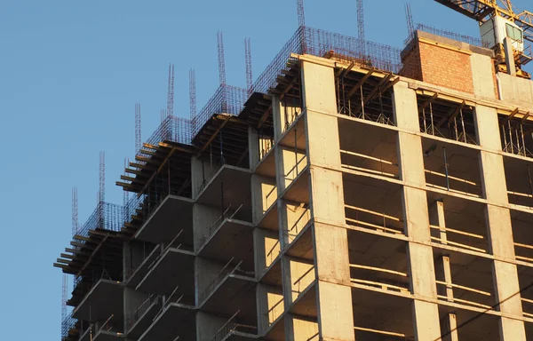 Tuğladan çok katlı tek katlı beton iskelet inşaatı