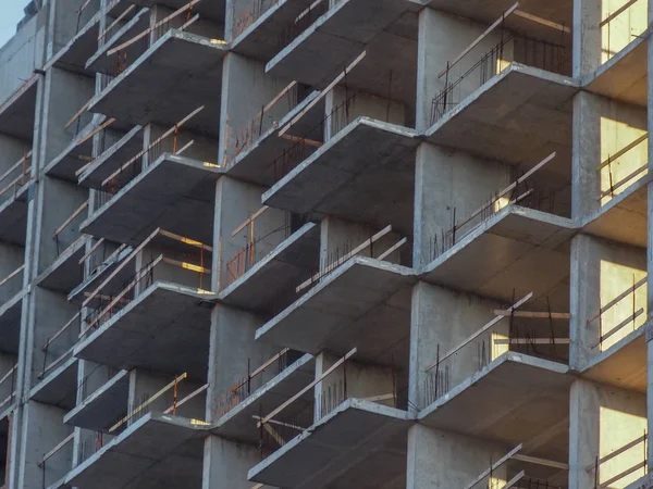 Tuğladan çok katlı tek katlı beton iskelet inşaatı