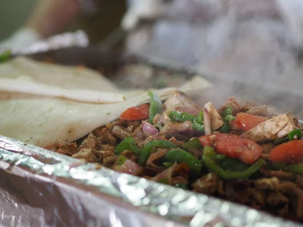 Memasak Shawarma Sebuah Restoran Oriental — Stok Foto