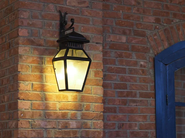 Old Lamp Brick Facade Cafe — 스톡 사진