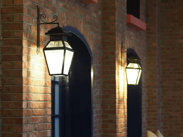 Old Lamp Brick Facade Cafe — 스톡 사진