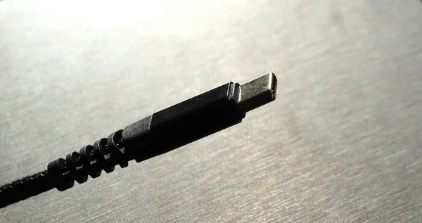 Czarny Splot Usb Typ Kabel Metalowym Tle — Zdjęcie stockowe