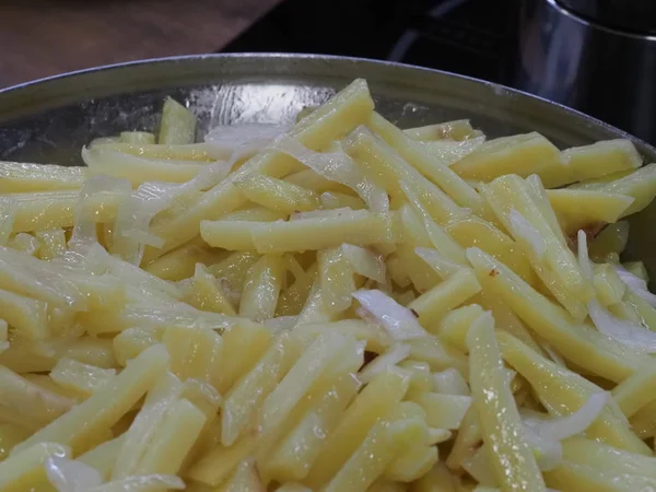 Смажити Картоплю Сковороді — стокове фото