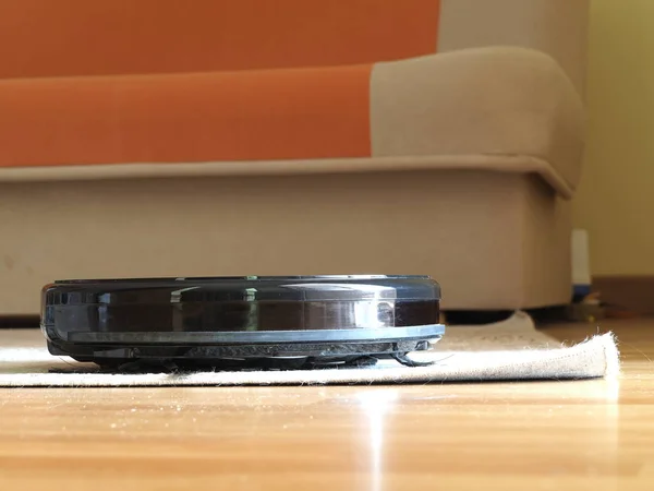 Siyah Robotik Elektrikli Süpürge Akıllı lamine ve ahşap yer temizleme teknolojisi ile