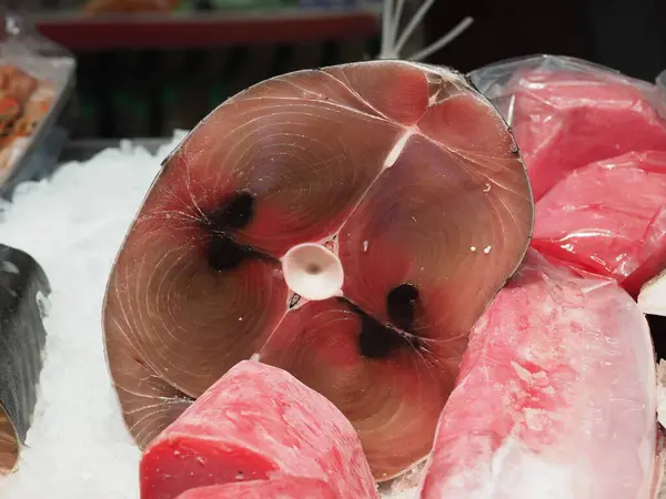 Schłodzony Stek Tuńczyka Froncie Sklepu — Zdjęcie stockowe