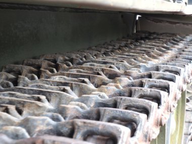 Eski bir tankın tırtılları