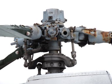 Eski bir helikopterin vidası.