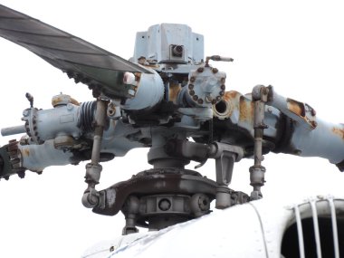 Eski bir helikopterin vidası.