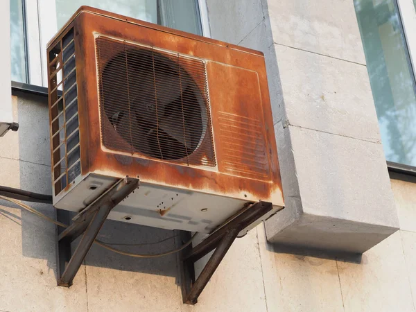 Vieja Unidad Aire Acondicionado Oxidado Aire Libre Pared Casa —  Fotos de Stock